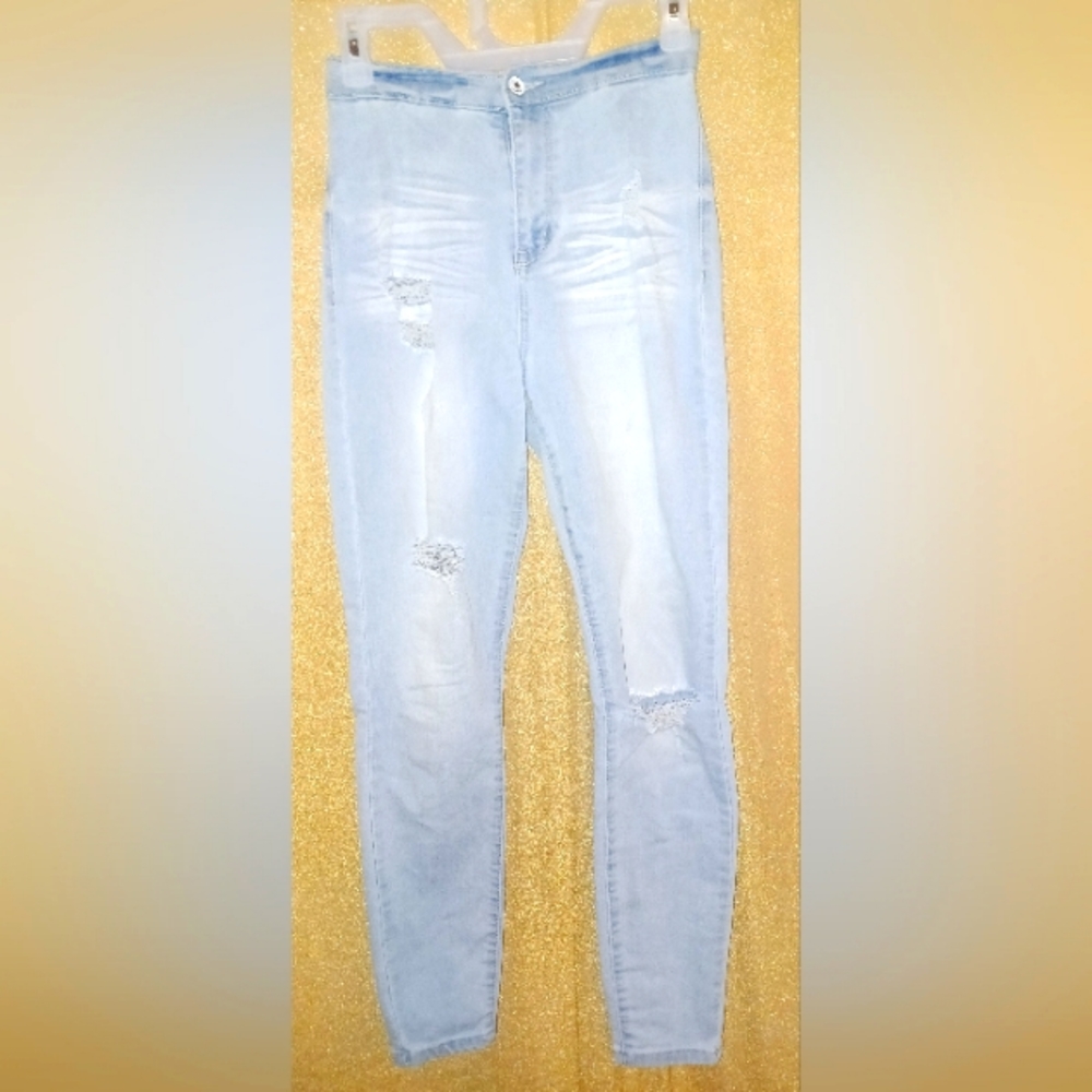 Nice almost new fashion Nova jeans size 3 waist 26 for someone real petite fits
